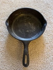 VINTAGE Unmarked Wagner cast iron skillet #6. Made In The USA 9 Inch Skillet