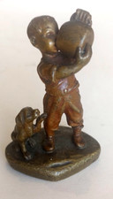 PETIT  BRONZE POLYCHROME DE VIENNE Enfant Buvant Et Son Chien Wiener