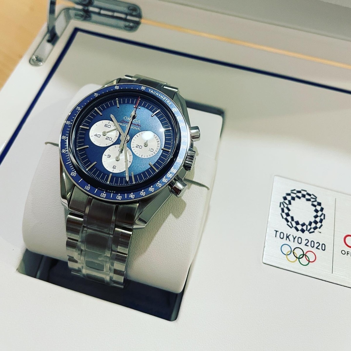 OMEGA SPEEDMASTER TOKYO OLYMPICS BLUE 522.30.42.30.03.001