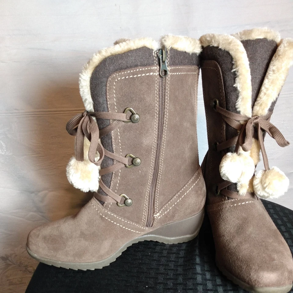 Sporto Betsey Booties Ladies Boots With faux Fur Pompoms And Side Zip Closure 8m - Image 2 of 4