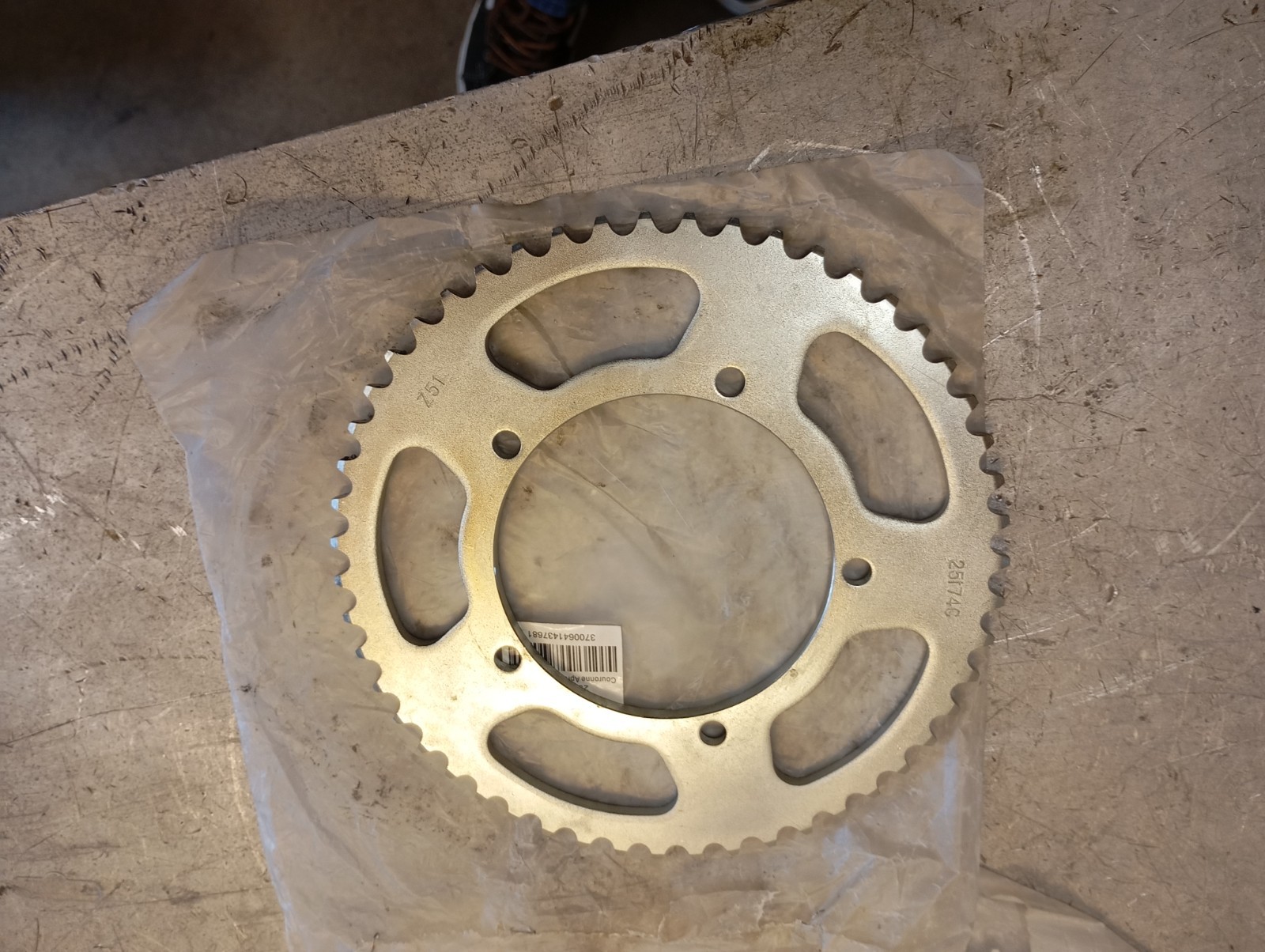 Couronne pas 420 51 dents Aprilia 50 RX 1999 grise de remplacement pour transmission par chaîne