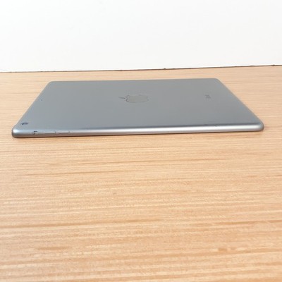 Apple iPad Air 1st Gen 32GB Wi-Fi Only 9.7