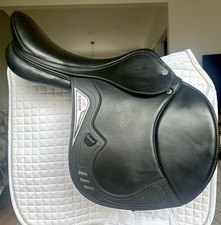 Equiline Dynamic Jump Saddle - 18” Medium Width (adjustable)