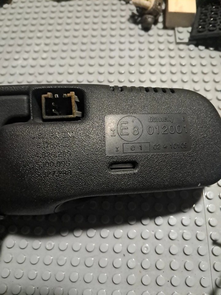 Luces de mapa del espejo retrovisor con atenuación automática Donnelly - se adapta a Ford Mustang 1999-2004 Foto 3 de 4