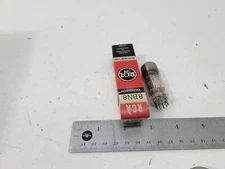 VINTAGE VACUUM ELECTRON TUBE RCA 8BN8