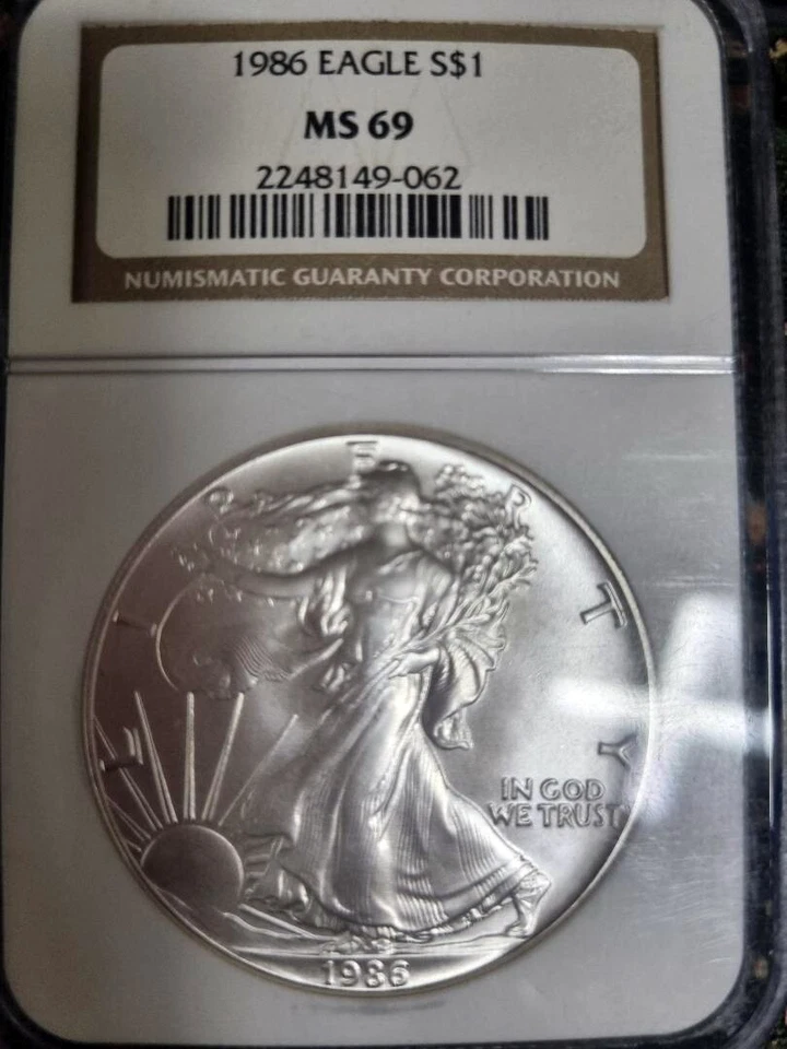 USA, 1$, 1986 NGC MS69 FIRST YEAR OF ISSUE SILVER EAGLE  4 PCS - Image 3 of 4