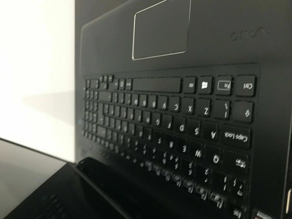 Sony Vaio SVE17 17.3" i7 3632QM 16GB 2TB HDD Portátil Windows 10.2014 - Immagine 2 di 4