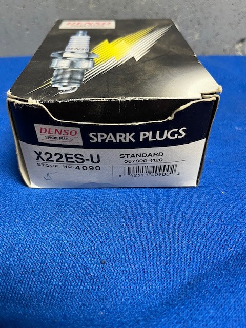 DENSO 4090 X22ES-U - Spark Plugs- Lot of 5 NEW Plugs
