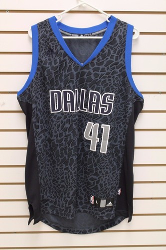 AUTHENTIC DIRK NOWITZKI SIGNED DALLAS MAVERICKS JERSEY size L
