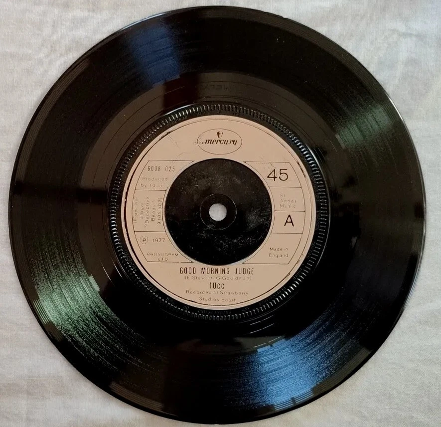 10cc-Good Morning Judge/Don't Squeeze Me Vinyl 7" Single.1977 Mercury 6008 025. - Image 3 of 4