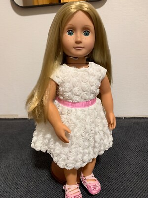 Our Generation Puppe Blond Sommersprossen Kleid