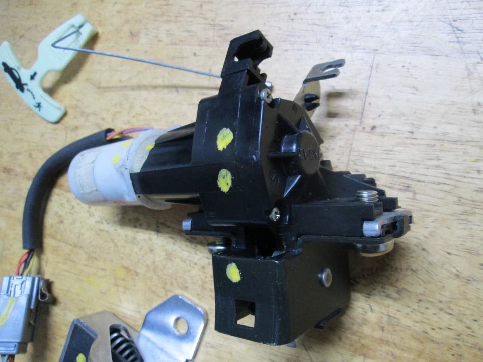 Jaguar XJ XJ8 XJR 2004 2009 tapa puerta maletero trasero escotilla bloqueo pestillo con pegador Foto 4 de 4