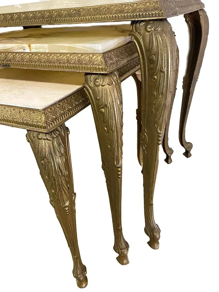 Juego de 3 mesas auxiliares de bronce, ónix y mármol Foto 2 de 4