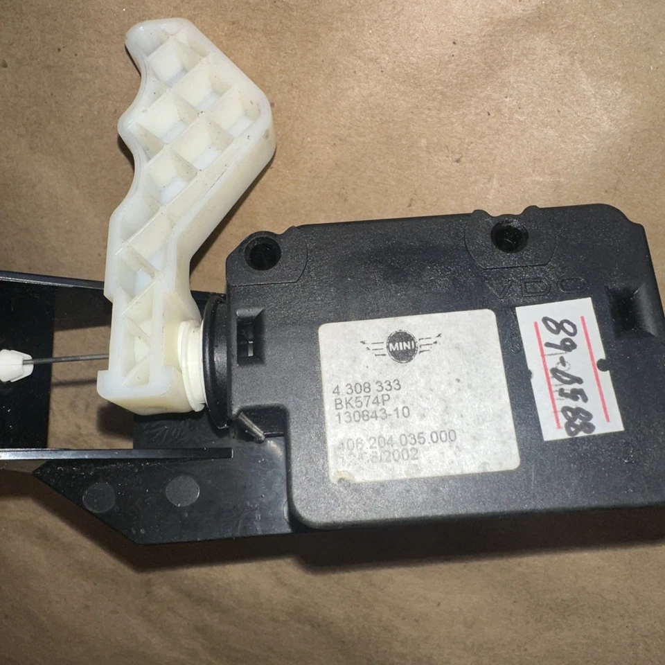 Atuador de liberação de tampa de enchimento de combustível Mini Cooper 4308333 fabricante de equipamento original 2002-2006 - Imagem 2 de 4