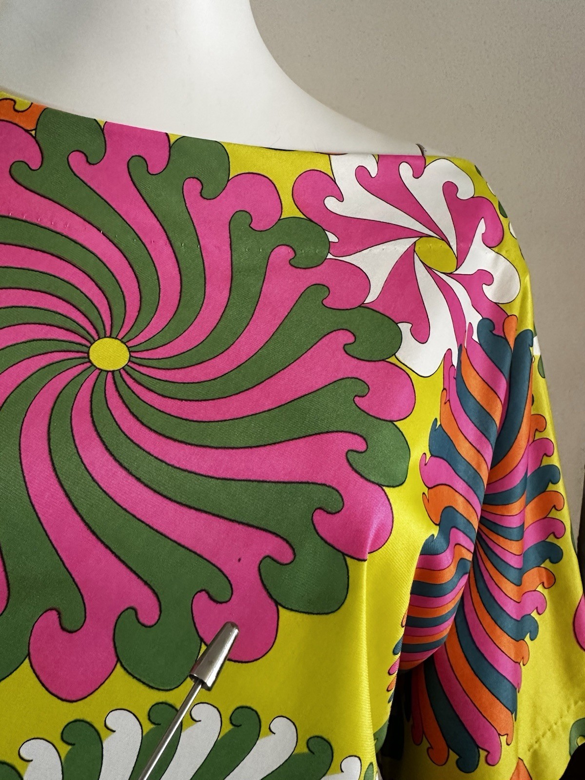 1960s Vanity Fair Psychedelic Pinwheel Asymmetric… - image 22