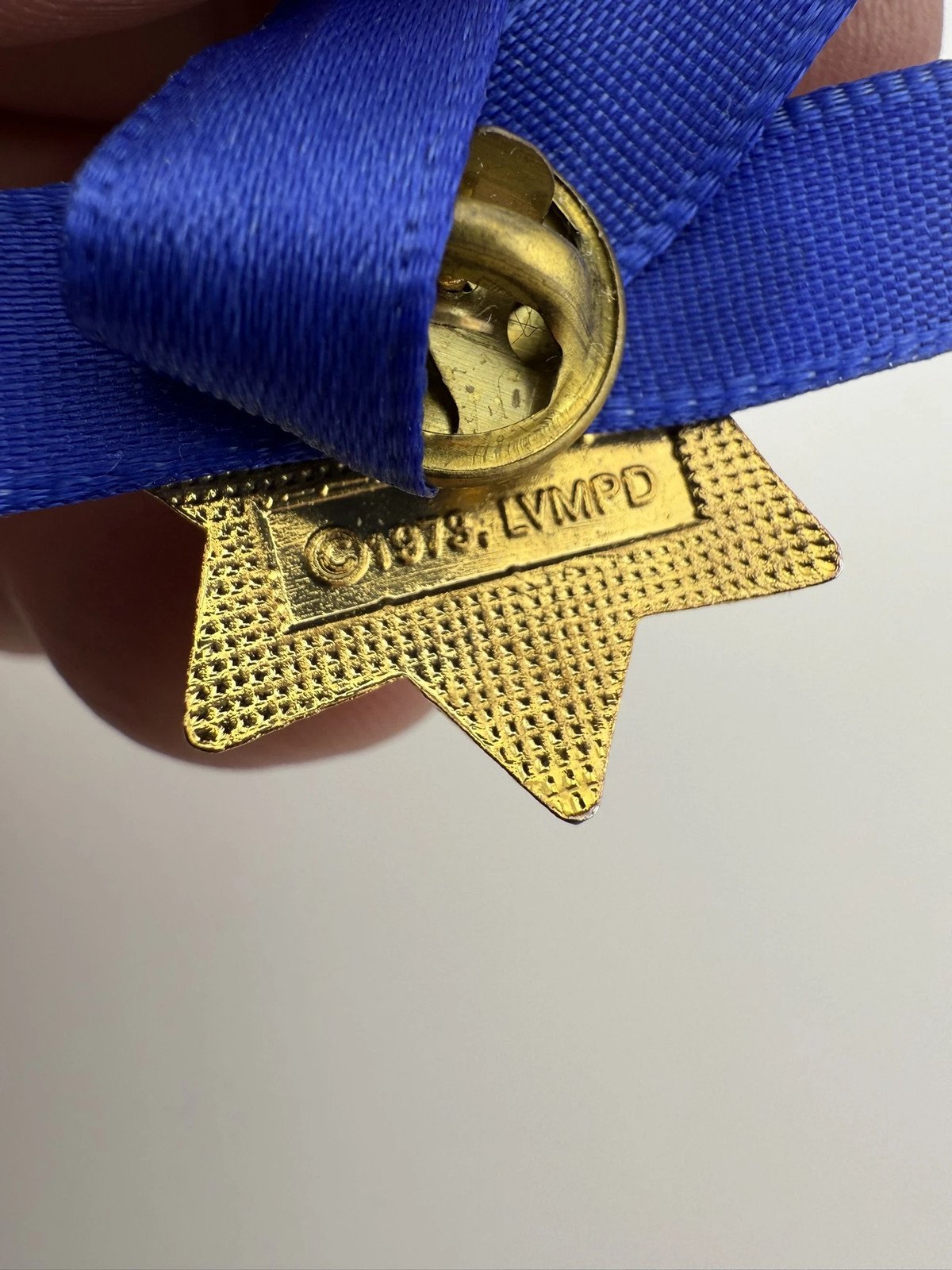 LVMPD Las Vegas Metropolitan Police Department Mourning Badge Pin on Blue Ribbon