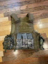 LBT 6094 R-M (releasable-maritime) Size: Medium. Former US NAVY issue.