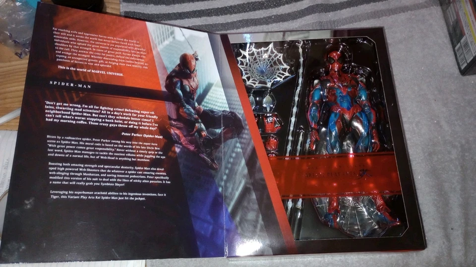 Figura de acción Square Enix Universo Marvel Variante Play Arts KAI Spider-Man Foto 2 de 2
