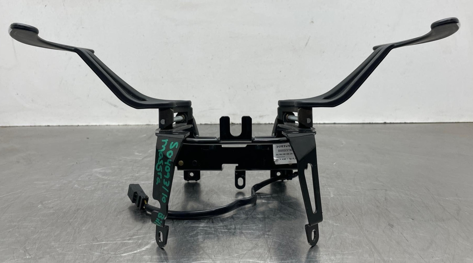 Maserati GranTurismo 2010 Shift paddle assembly Black