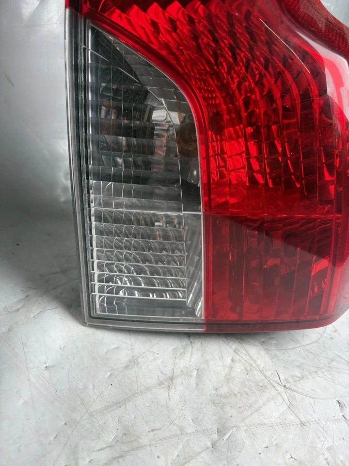 Luz trasera derecha para Volvo V50 2008-2011 OEM: 307635102 Foto 2 de 4