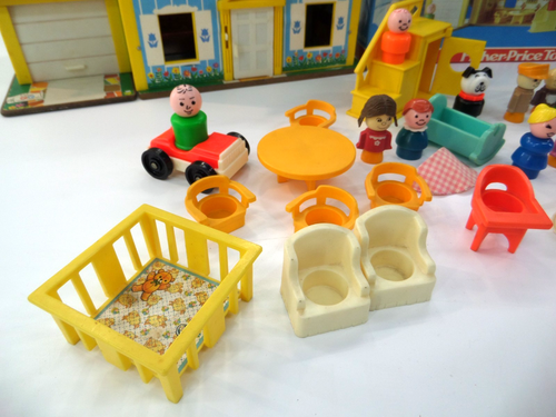 Vintage 1969 Fisher Price 952 Play Family House USA Box Version Extra Figures - Picture 3 of 24