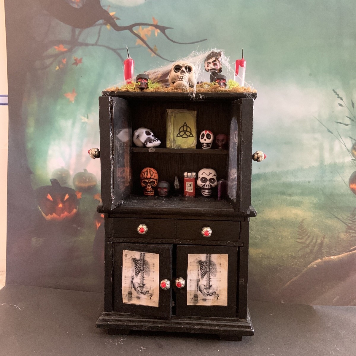 New Mini Dollhouse Skeleton Haunted House Furniture, Book Cabinet