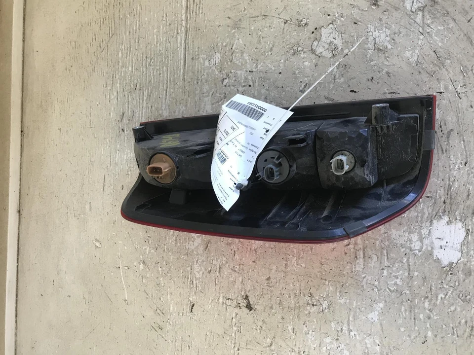 Conjunto de luz trasera derecha usada se adapta a: Nissan Frontier 2014 cuarto montado en panel Foto 2 de 4