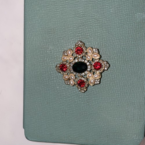 Beautiful Pin In Christmas Colors - Picture 1 of 3