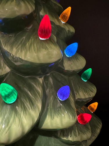 Mr. Christmas 15"T Nostalgic Ceramic Green Christmas Tree w/Multicolor Lights - Imagen 4 de 14