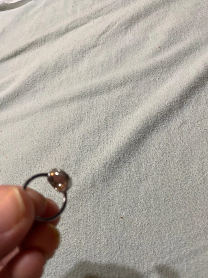 Anillo de zafiro azul creado en laboratorio y pendientes de zafiro azul Foto 3 de 4