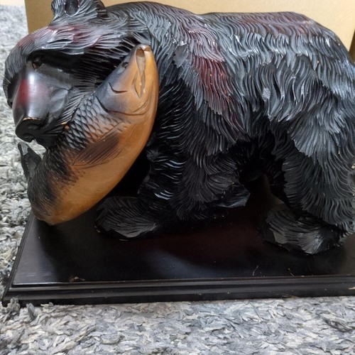 Wooden Carving Hokkaido bear holding a salmon vintage made in Japan 11.8"* 1986