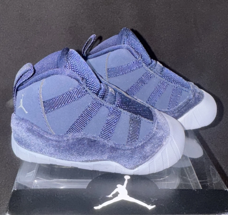 Nike Air Jordan 11 Retro Medianoche Azul Marino Terciopelo Cuna Botín FB1968-441 Talla 4C Foto 2 de 4
