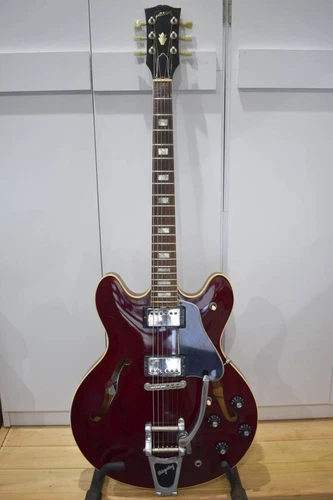 Acoustic Electric Guitar Gibson ES-335TD 1977 Bigsby Wine Red with Case & Strap