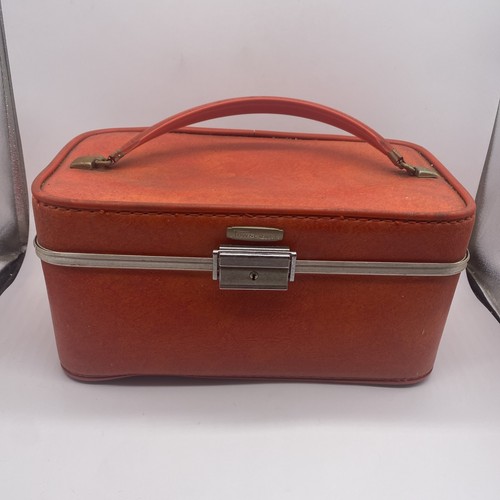 Vintage Towncraft Red Leather Travel Case Suitcase Luggage Overnight Bag