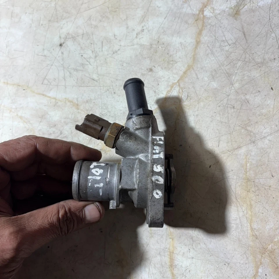 Genuine Fiat 500 2013 Thermostat & Housing Genuine OEM - image 2 of 4