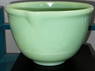 Jadeite Green 4 Cup Batter Bowl Old USA Thick Glass Clean w Pour Spout