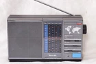 VINTAGE PHILIPS D-2225 FM/AM/SHORT WAVE 5-BAND AC/DC TRANSISTOR RADIO.VGC