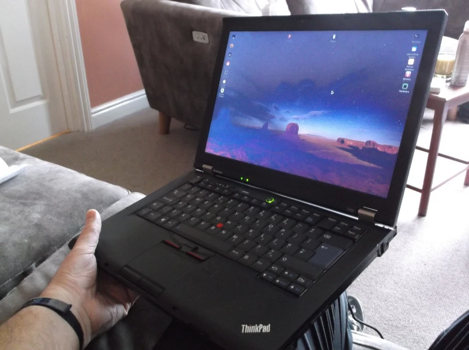 Thinkpad T410 Laptop 2.53 GHz i5 Core 2 Duo 3GB RAM 128GB SSD - Linux Mint!! - Image 2 of 4