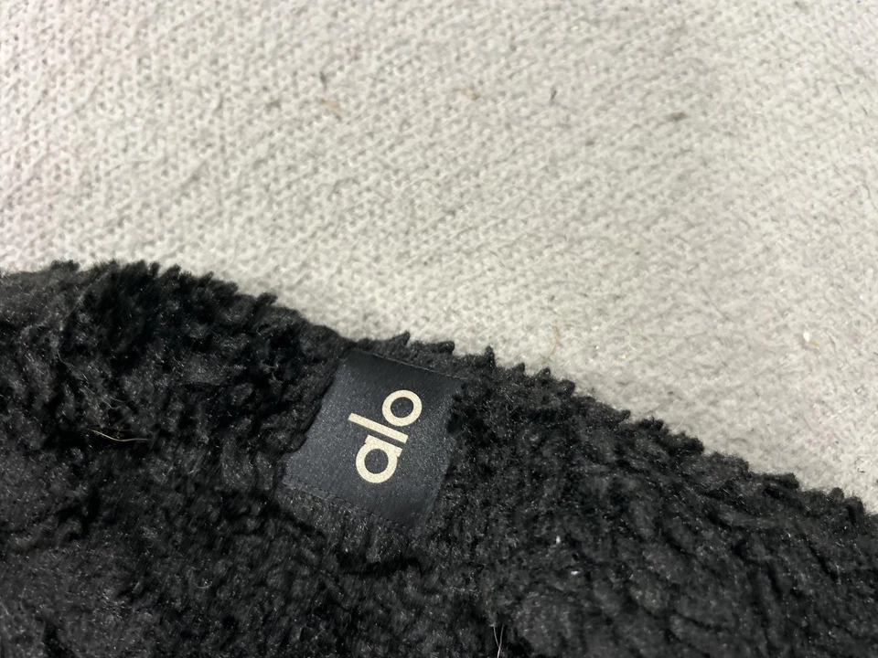 Alo Yoga Jacket Womens Small Black Foxy Sherpa Faux Fur Zip Pockets Cropped - Image 3 of 4