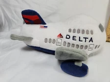 Daron Plush Delta Airlines Airplane Plane ~ Squeeze for Sounds ~ 9"