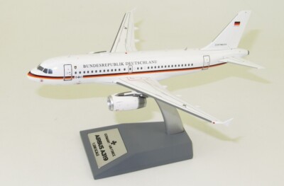JFOX JFA319016 - 1/200 A319-133 (CJ) Deutsche Air Force Reg: 15 + 01 W / Ständer