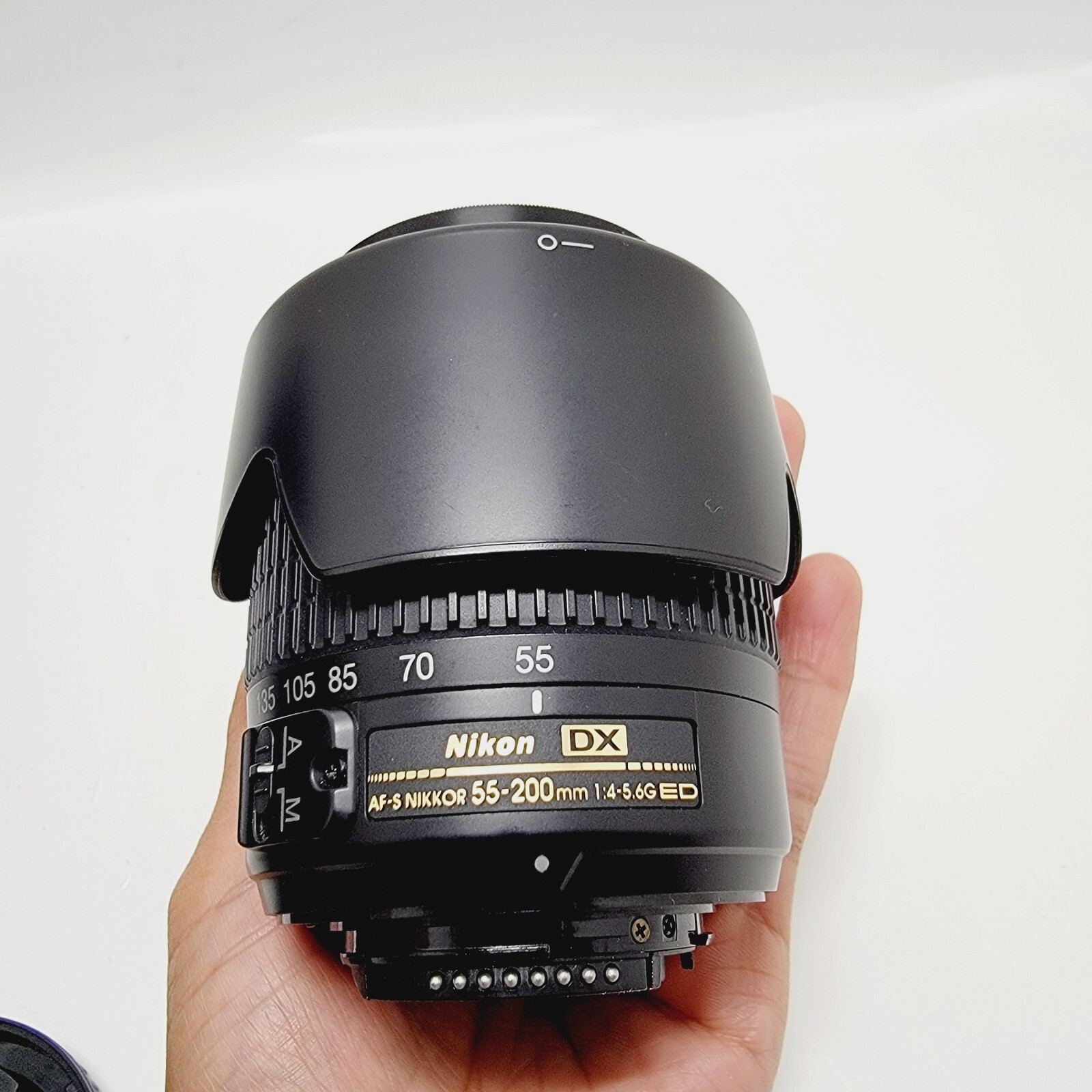 Nikon AFS DX VR ZoomNikkor 55200mm 145.6G IFED Lens, Battery