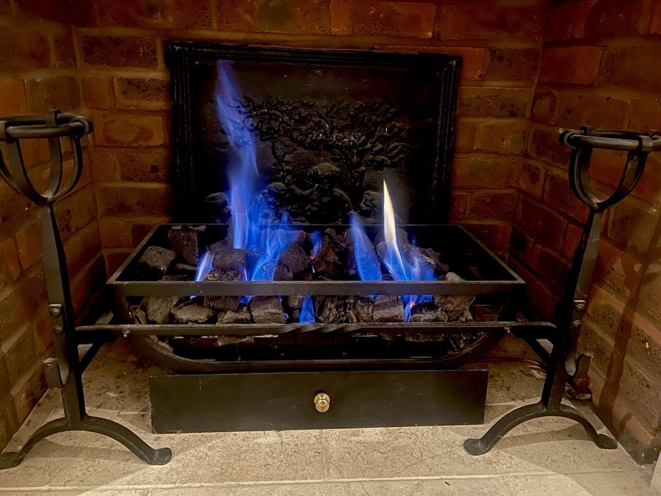 Okay Pick Caste Iron Coal Effect Gas Fire Basket - Pick Up Only Surrey. Good ...