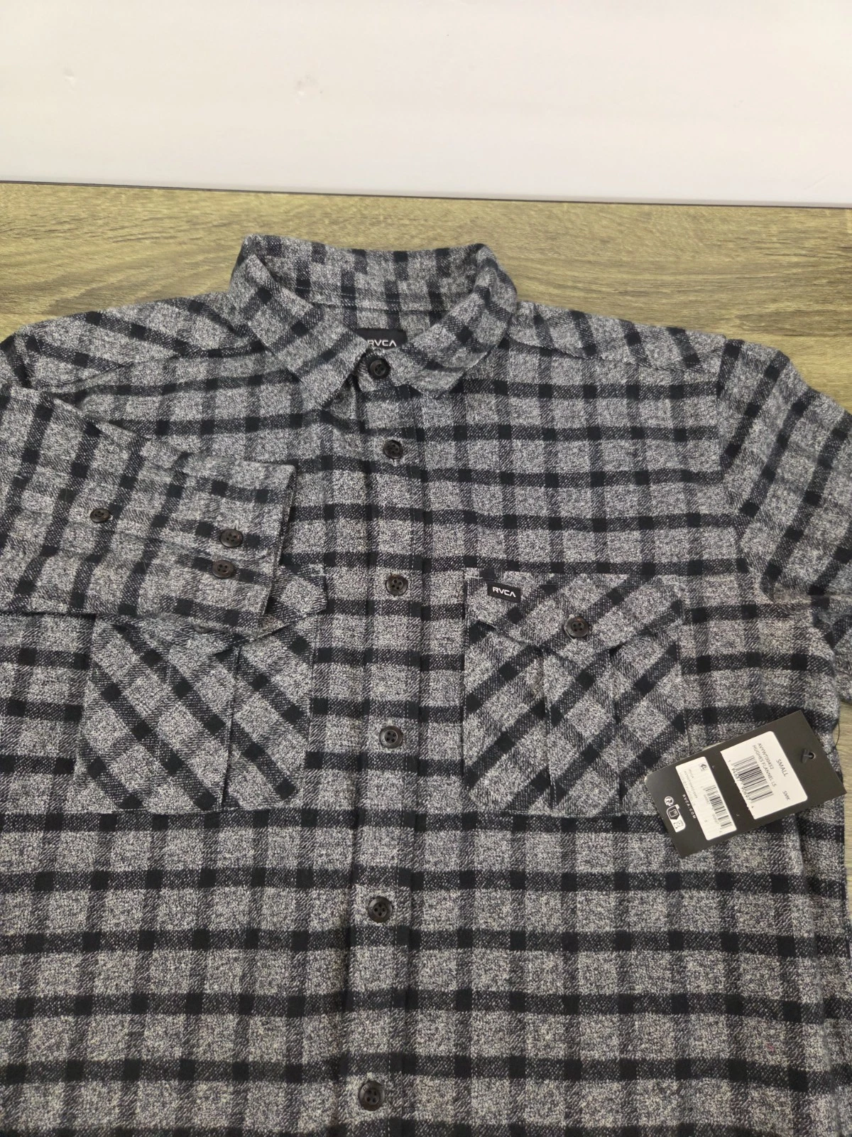 RVCA Hughes Flannel Shirt Mens Small Gray Plaid Long Sleeve Relaxed Outdoors NEW