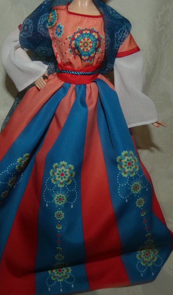 VESTIDO Y BUFANDA MODA 4 MUÑECAS BARBIE MODELO MUSA 2023 AÑO NUEVO LUNAR AZUL ROJO Foto 3 de 4