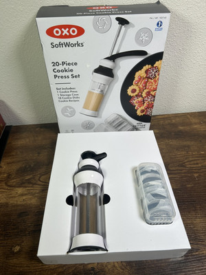 New/NIB OXO Softworks 20 Piece Spritz Cookie Press Set 18 Discs & Storage Case!