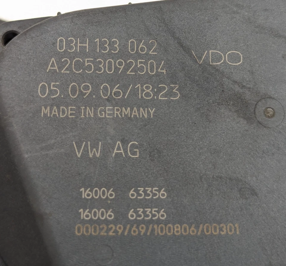 AUDI Q7 2007-2009 CUERPO DEL ACELERADOR DEL MOTOR 03H133062 OEM Foto 2 de 4