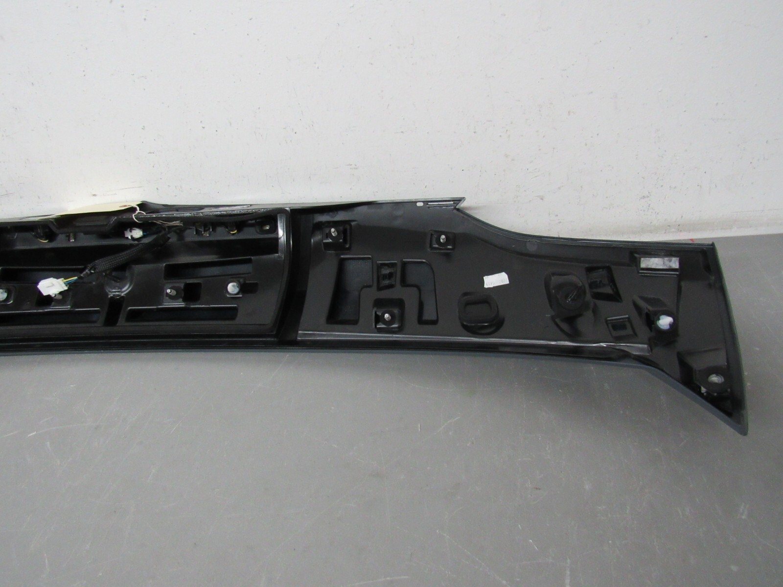 2016-2019 MASERATI LEVANTE REAR TRUNK LID TAILGATE FINISH SPOILER PANEL