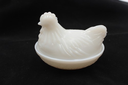 Vintage Hen/Chicken on Nest Milk Glass Candy Dish, Mint Condition - Picture 2 of 8