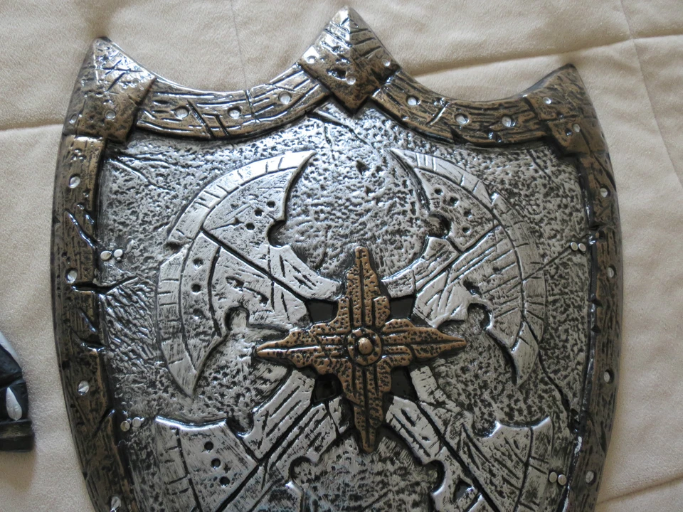 GLADIATOR MONSTER HELMET 带大/轻攻击盾 — 第 3/4 张图片